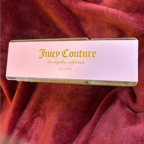 Juicy Couture Gold Makeup Organizer with Sleek Design - Picture 3 of 12